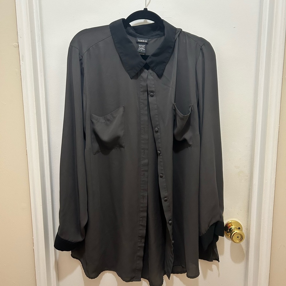 Torrid Gray/Black Button-Up Blouse